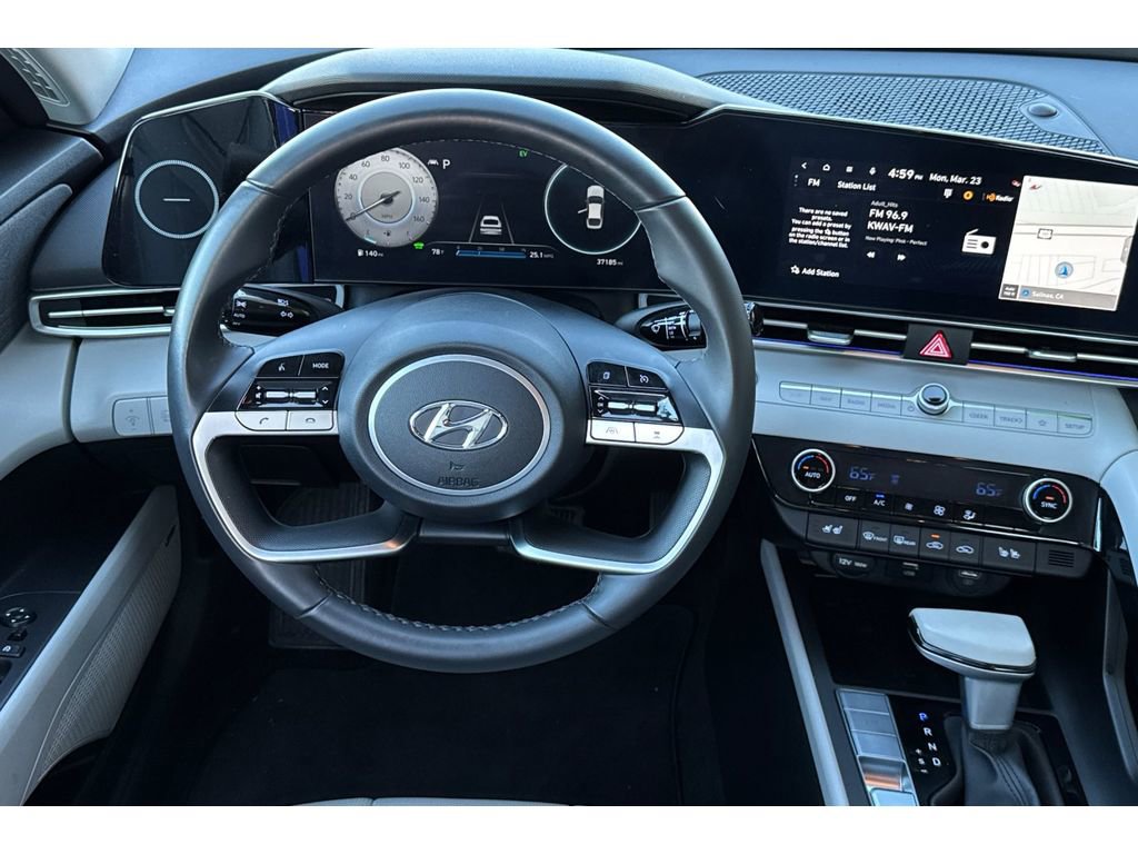Used 2023 Hyundai Elantra Limited image 15