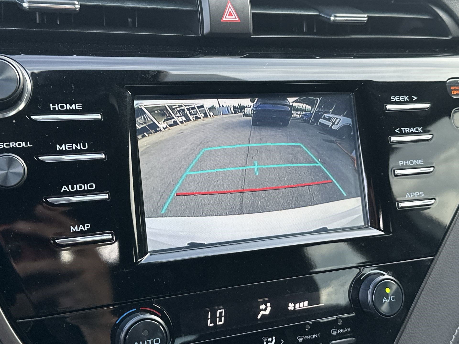 Used 2019 Toyota Camry SE FWD image 21