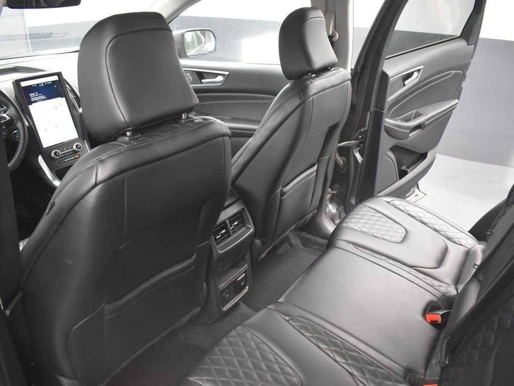 Used 2024 Ford Edge Titanium image 13