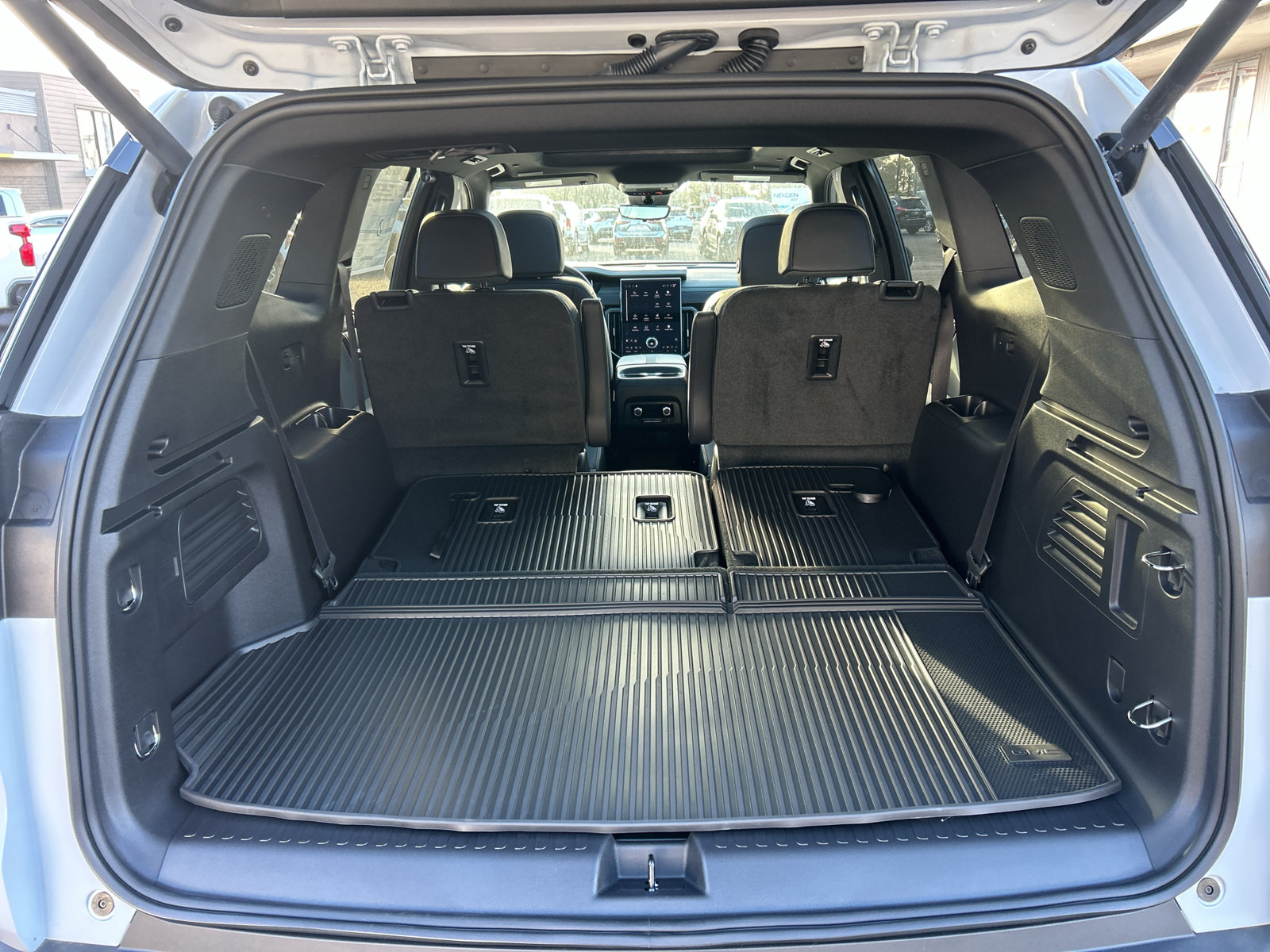 New 2027 GMC Acadia AT4 w/ Luxury Package AWD/4WD image 32