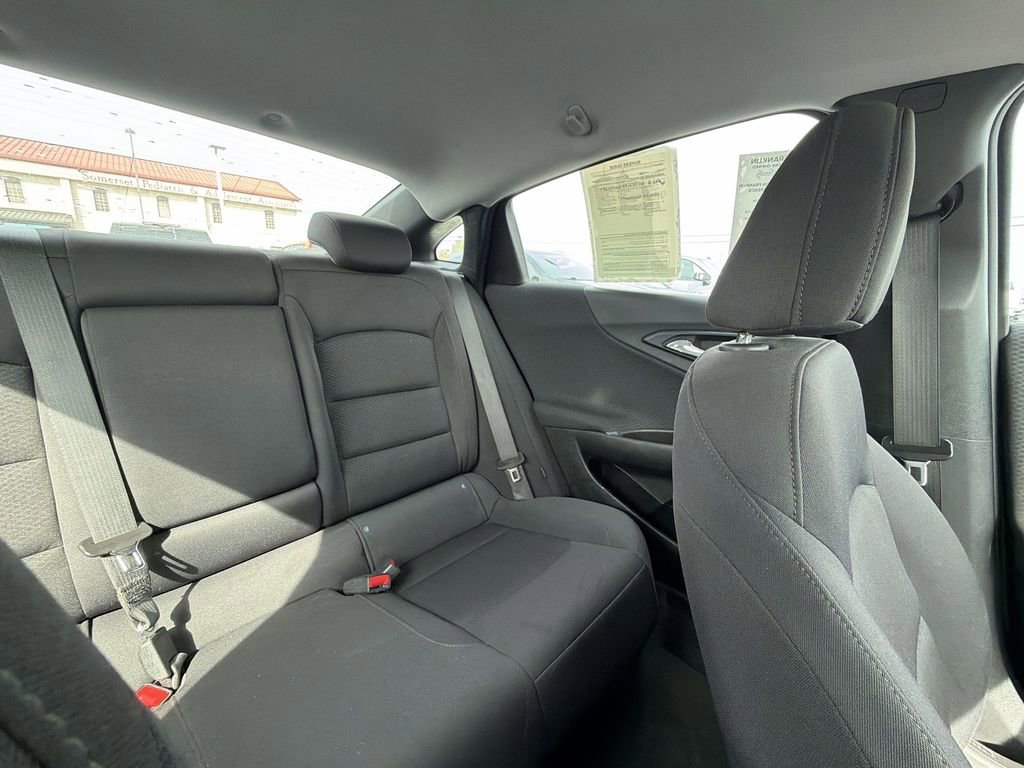 Used 2021 Chevrolet Malibu LT FWD image 14