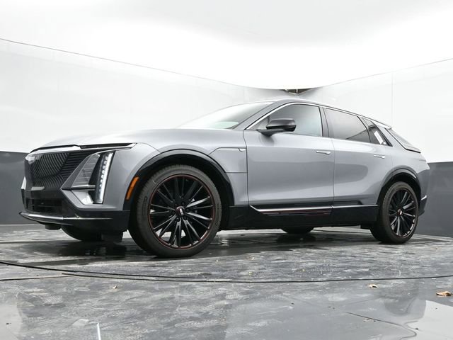 New 2025 Cadillac Lyriq Luxury w/ LPO, Red Accent Package image 36