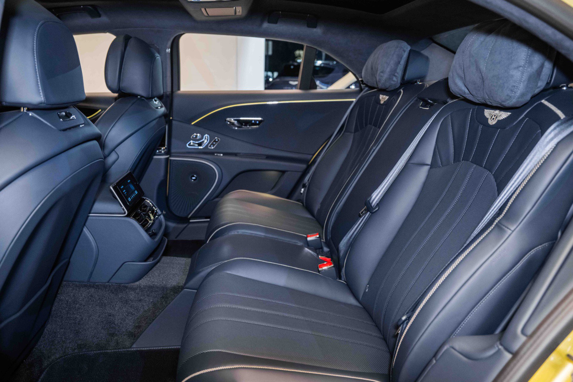 Used 2024 Bentley Flying Spur V8 image 18