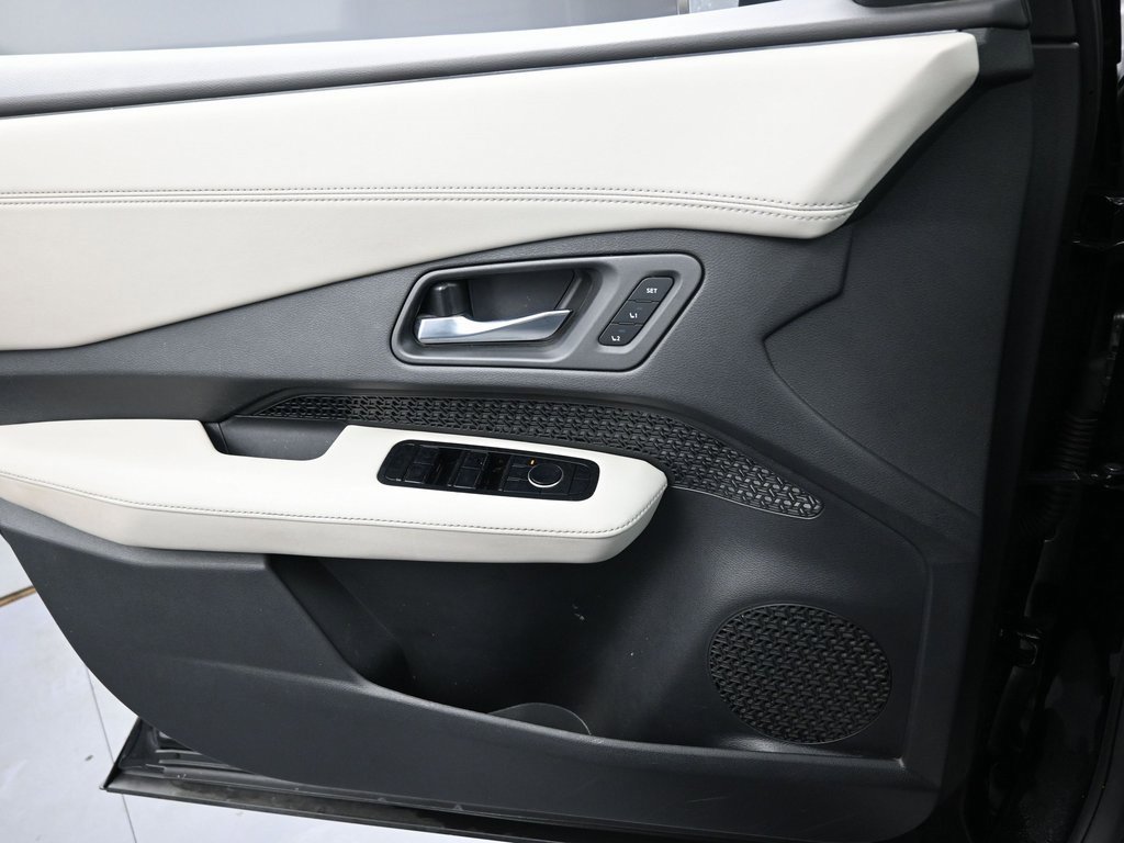 Used 2023 Nissan Ariya EMPOWER+ image 24