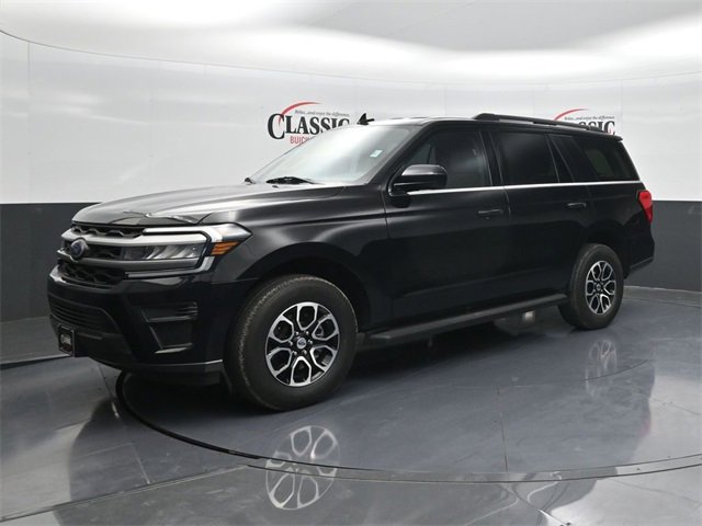 Used 2023 Ford Expedition XLT image 3