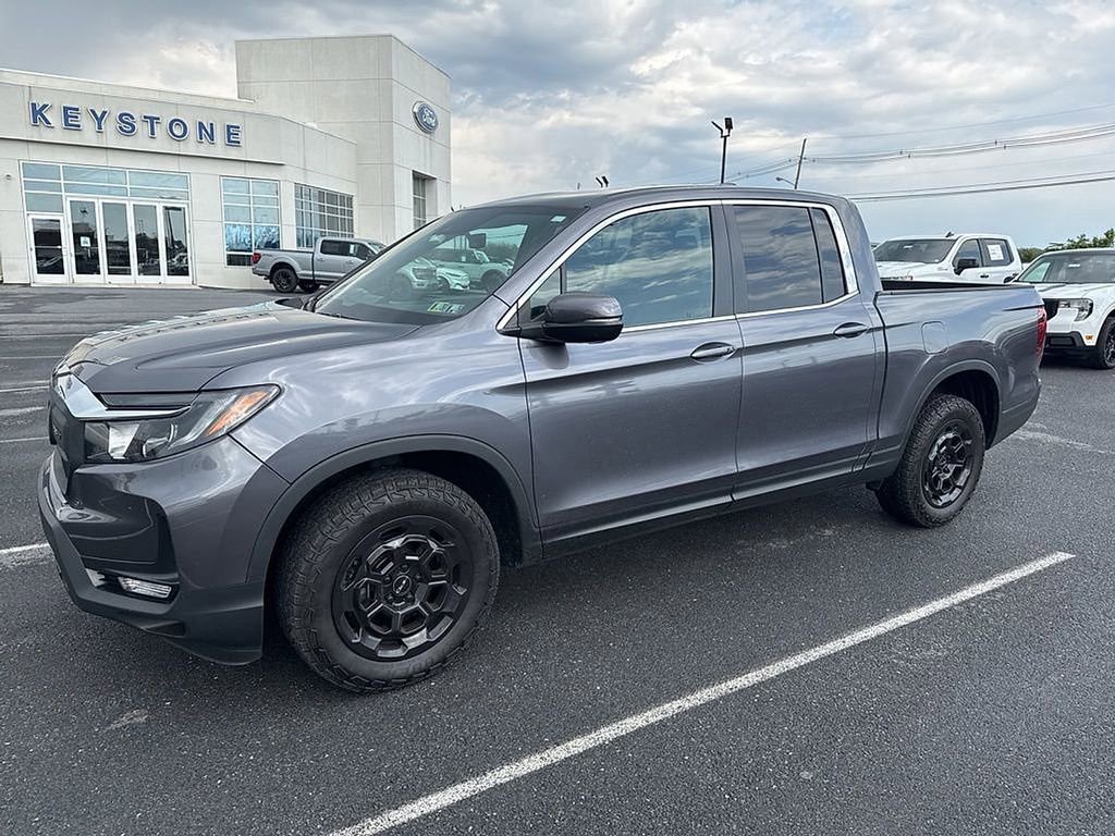Used 2025 Honda Ridgeline RTL+ image 2