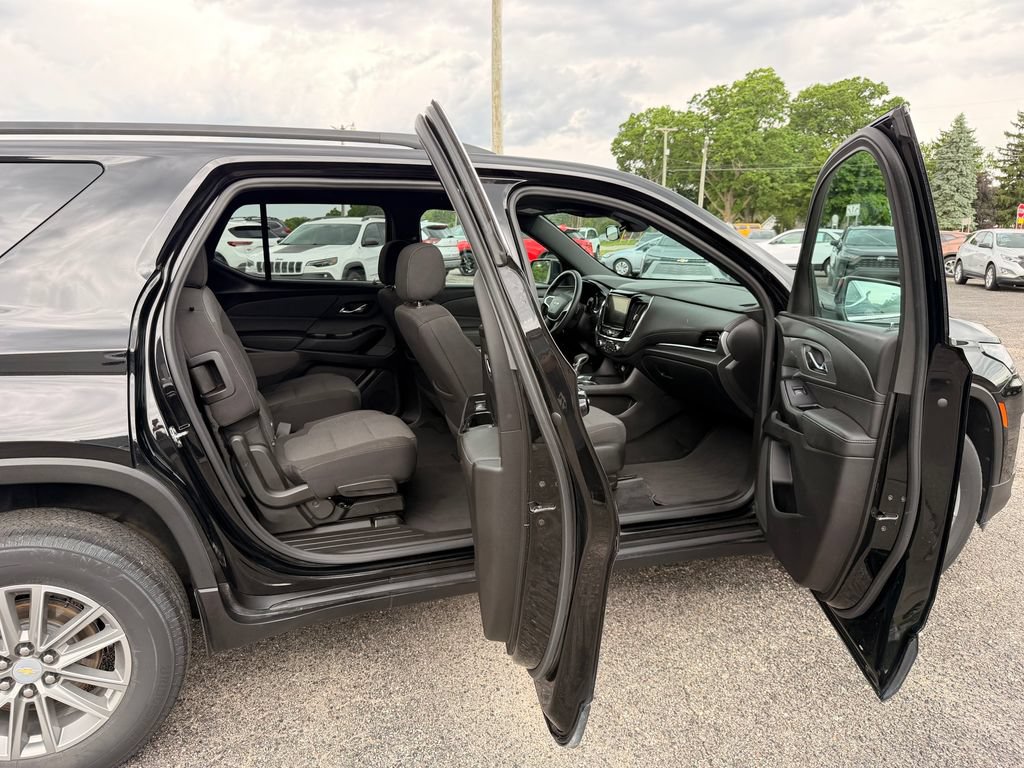Used 2023 Chevrolet Traverse LT AWD/4WD image 33