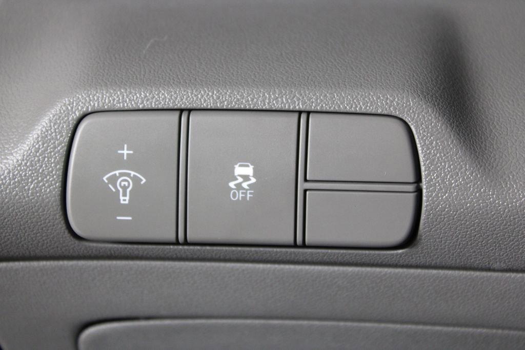 Certified 2025 Hyundai Elantra SEL FWD image 24