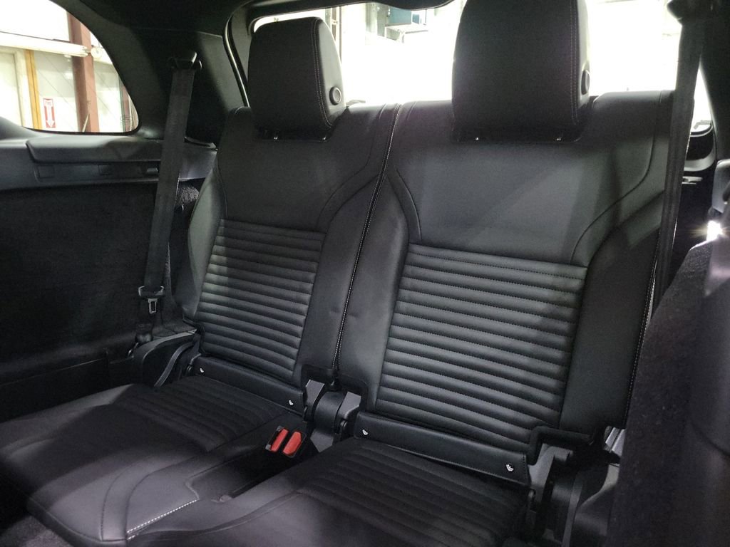 New 2026 Land Rover Discovery Limited Edition image 27