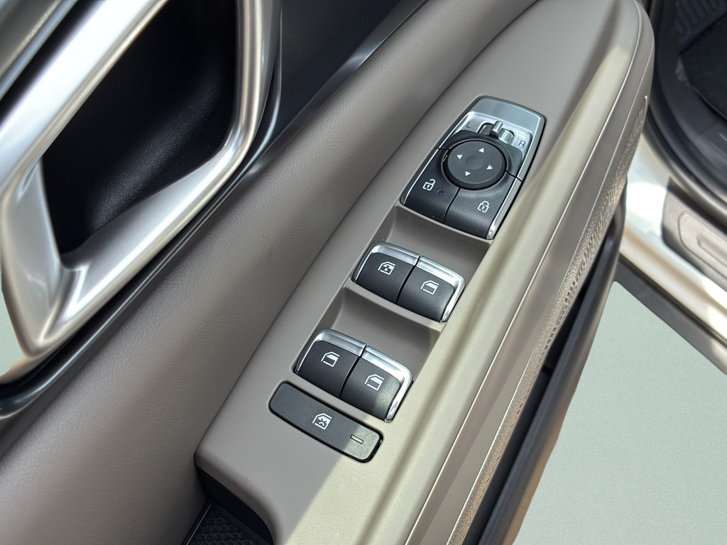 New 2026 Kia Carnival LX FWD image 21