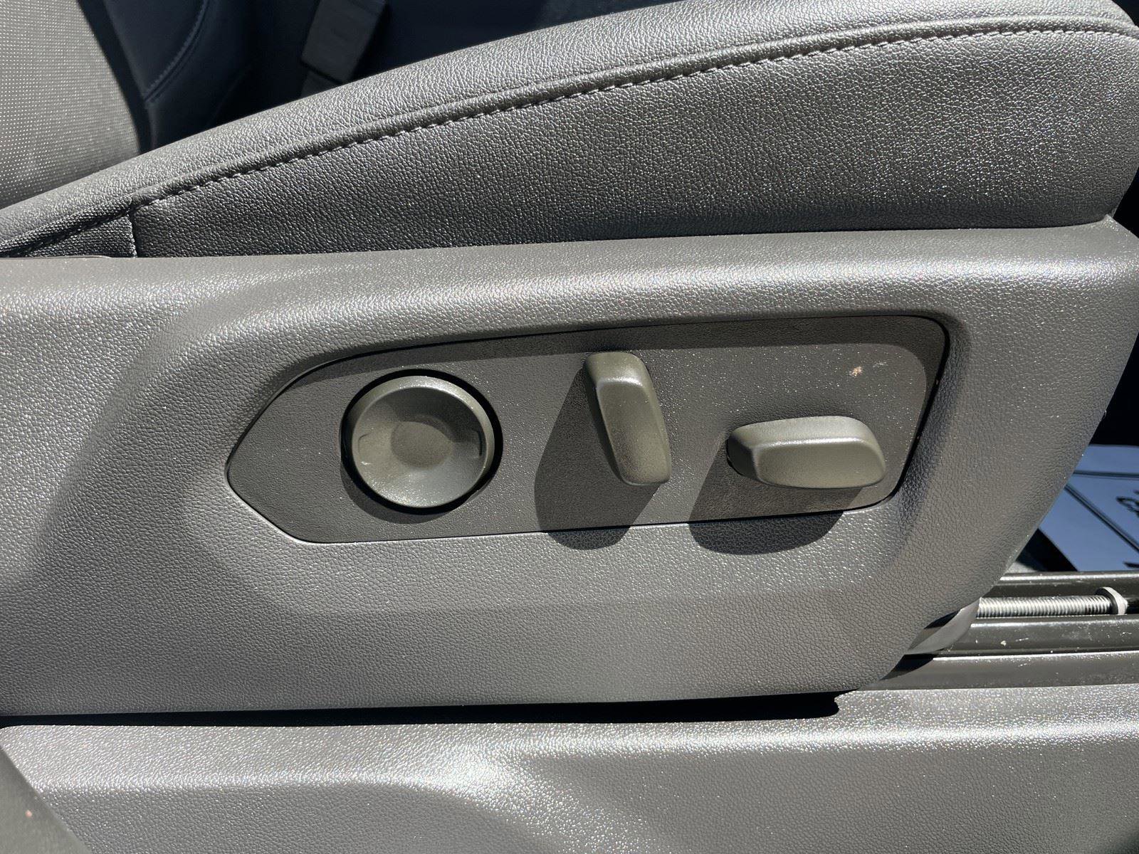 Used 2025 Chevrolet Silverado 3500 LTZ w/ LTZ Texas Edition image 33