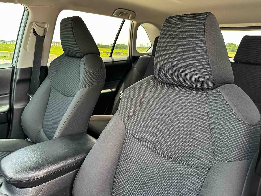 Used 2020 Toyota RAV4 LE FWD image 14