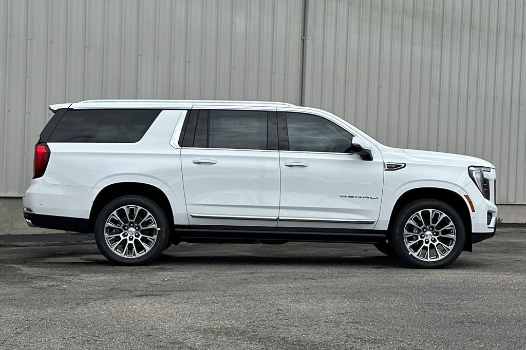 New 2026 GMC Yukon XL Denali w/ Denali Reserve Package AWD/4WD image 3
