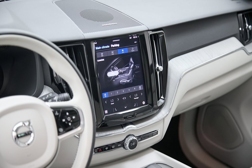 Certified 2025 Volvo XC60 B5 Plus w/ Protection Package Premier image 14