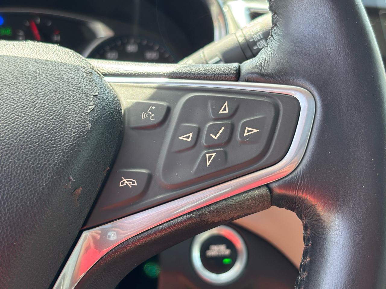 Used 2018 Chevrolet Equinox LT w/ Sun & Infotainment Package FWD image 21