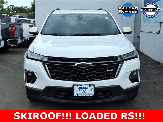 Used 2023 Chevrolet Traverse RS image 2