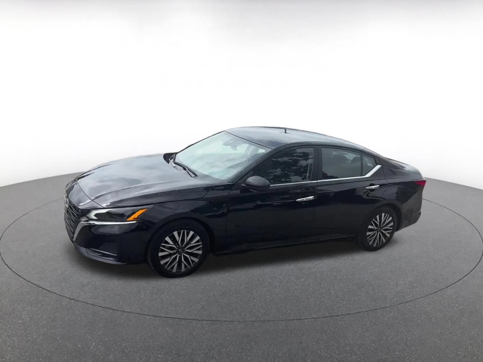 Used 2025 Nissan Altima 2.5 SV FWD image 8