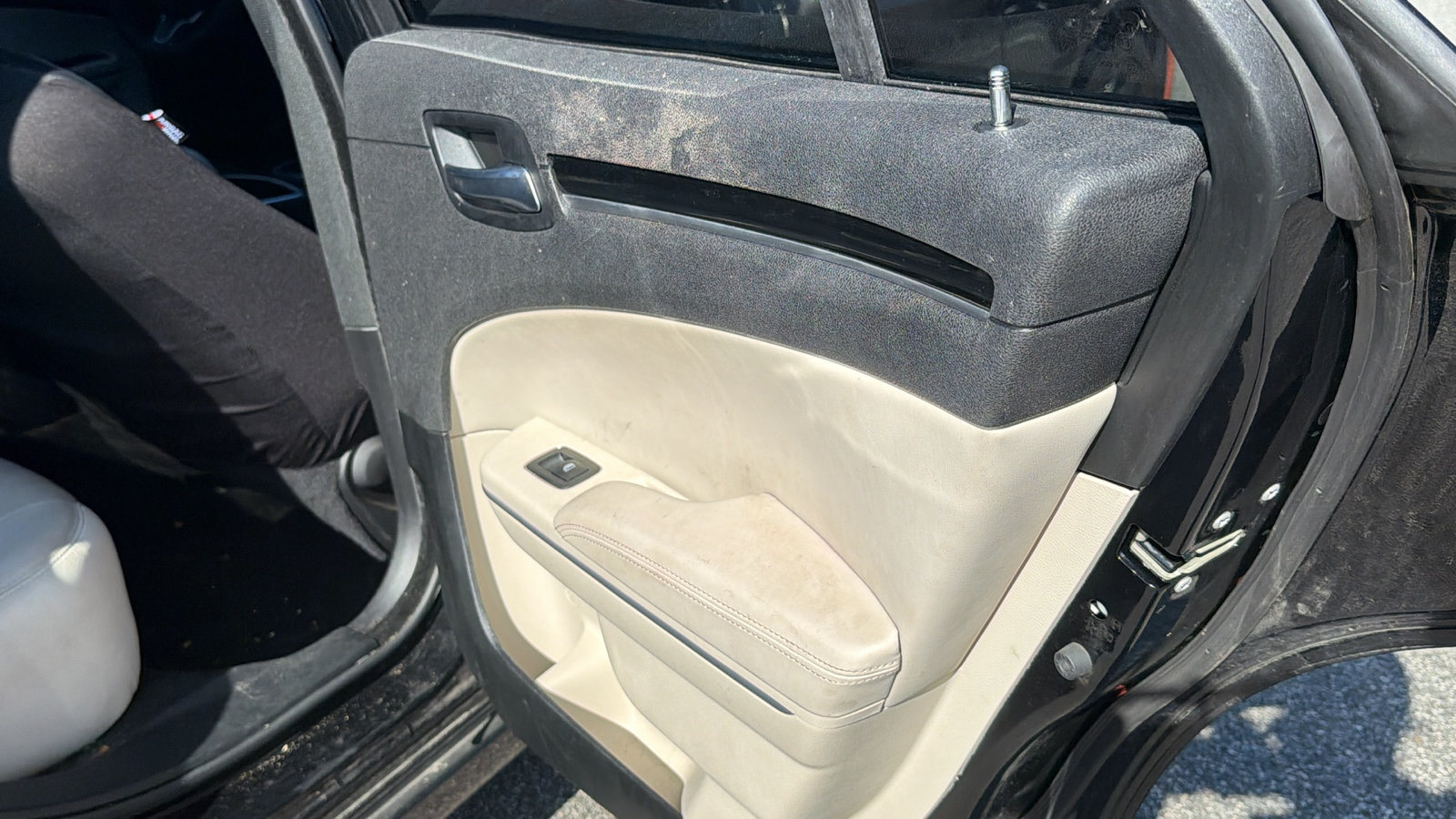 Used 2023 Chrysler 300 Touring w/ Sport Appearance Package RWD image 18