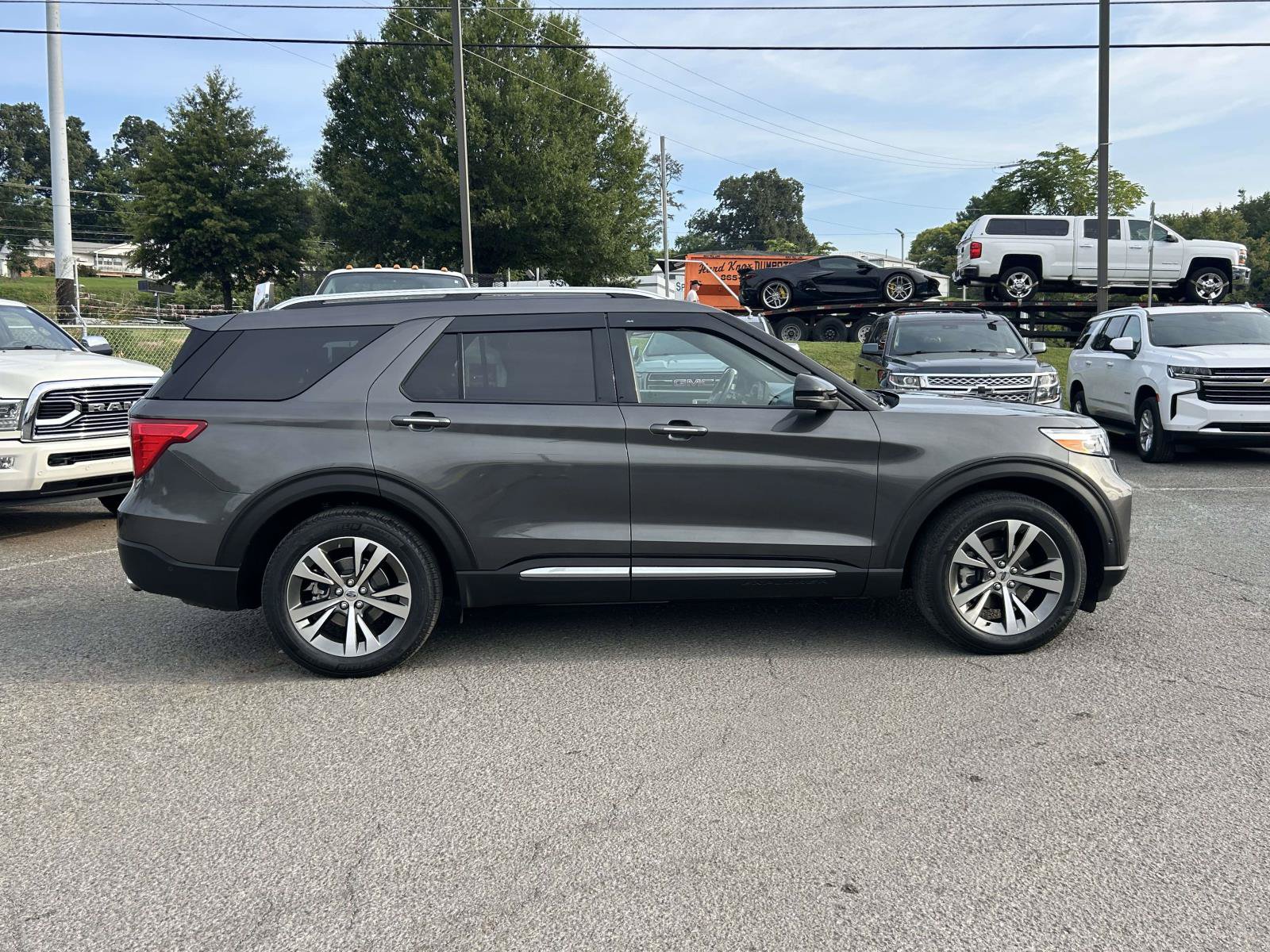Used 2020 Ford Explorer Platinum w/ Premium Technology Package AWD/4WD image 8