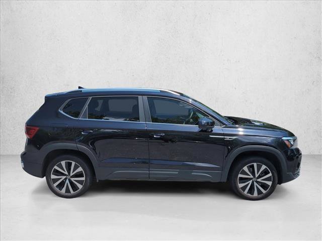 Used 2024 Volkswagen Taos SE FWD image 4