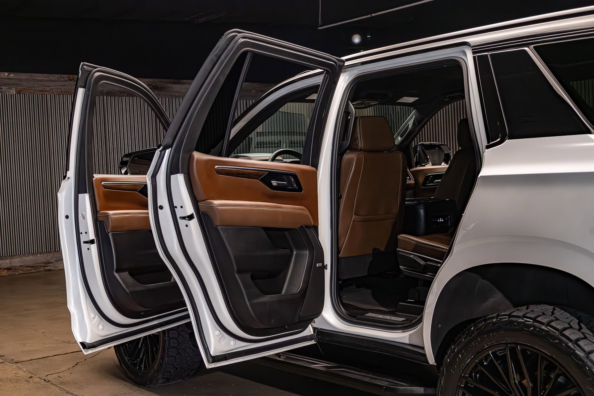 Used 2025 Chevrolet Tahoe High Country AWD/4WD image 29
