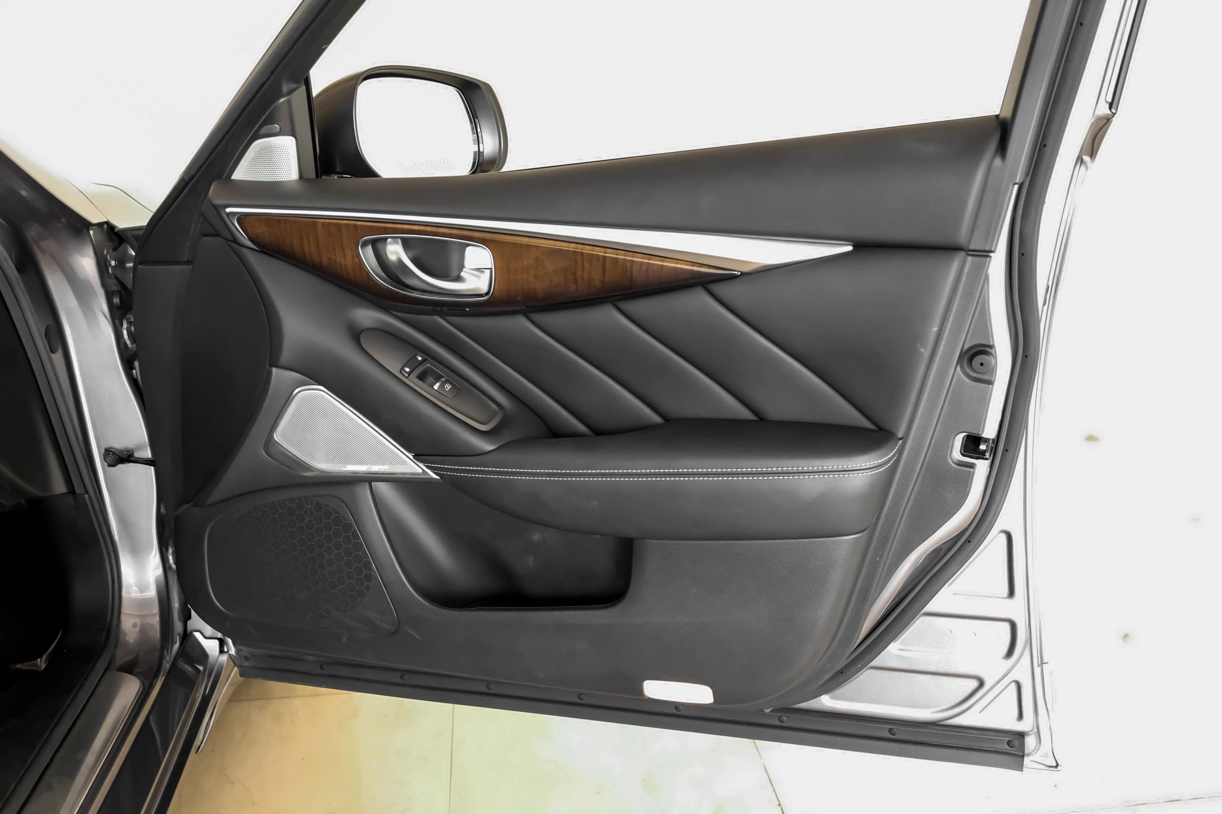 Used 2017 INFINITI Q50 3.0t Premium w/ Driver Assistance Package image 39