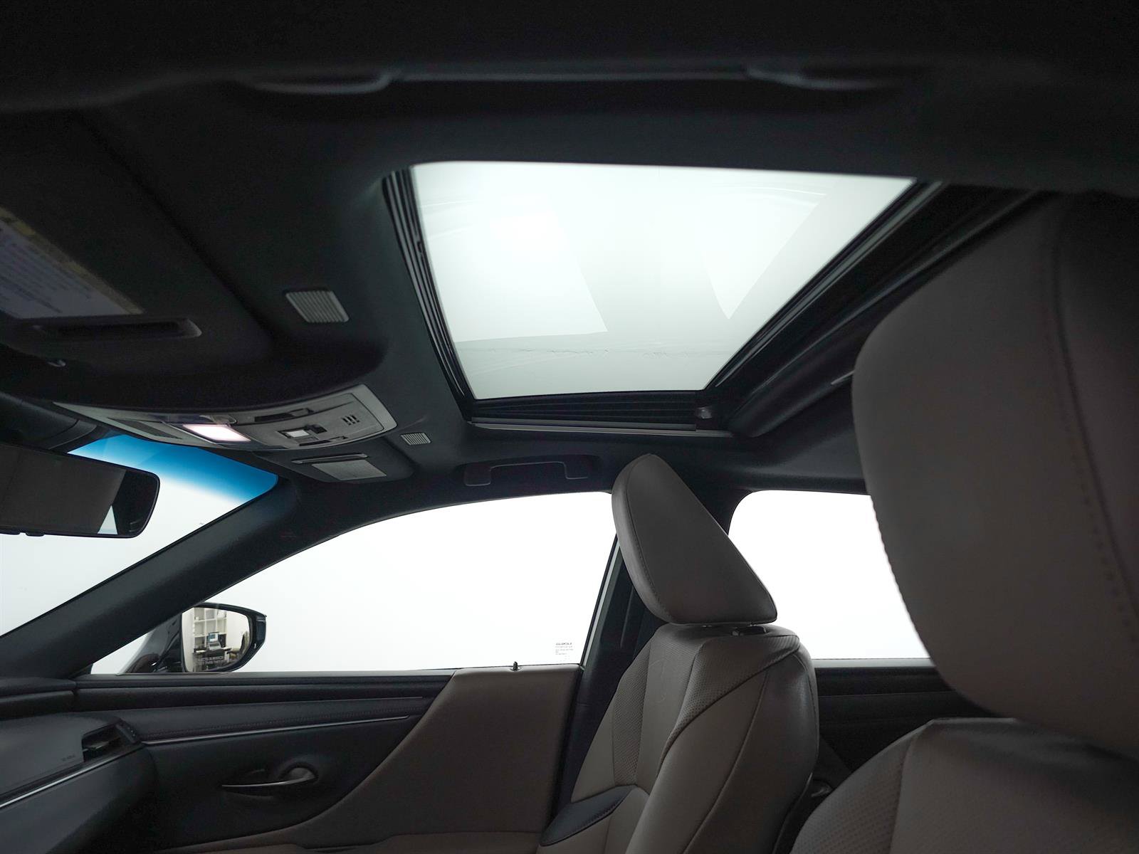 Used 2023 Lexus ES 350 w/ Premium Package FWD image 6