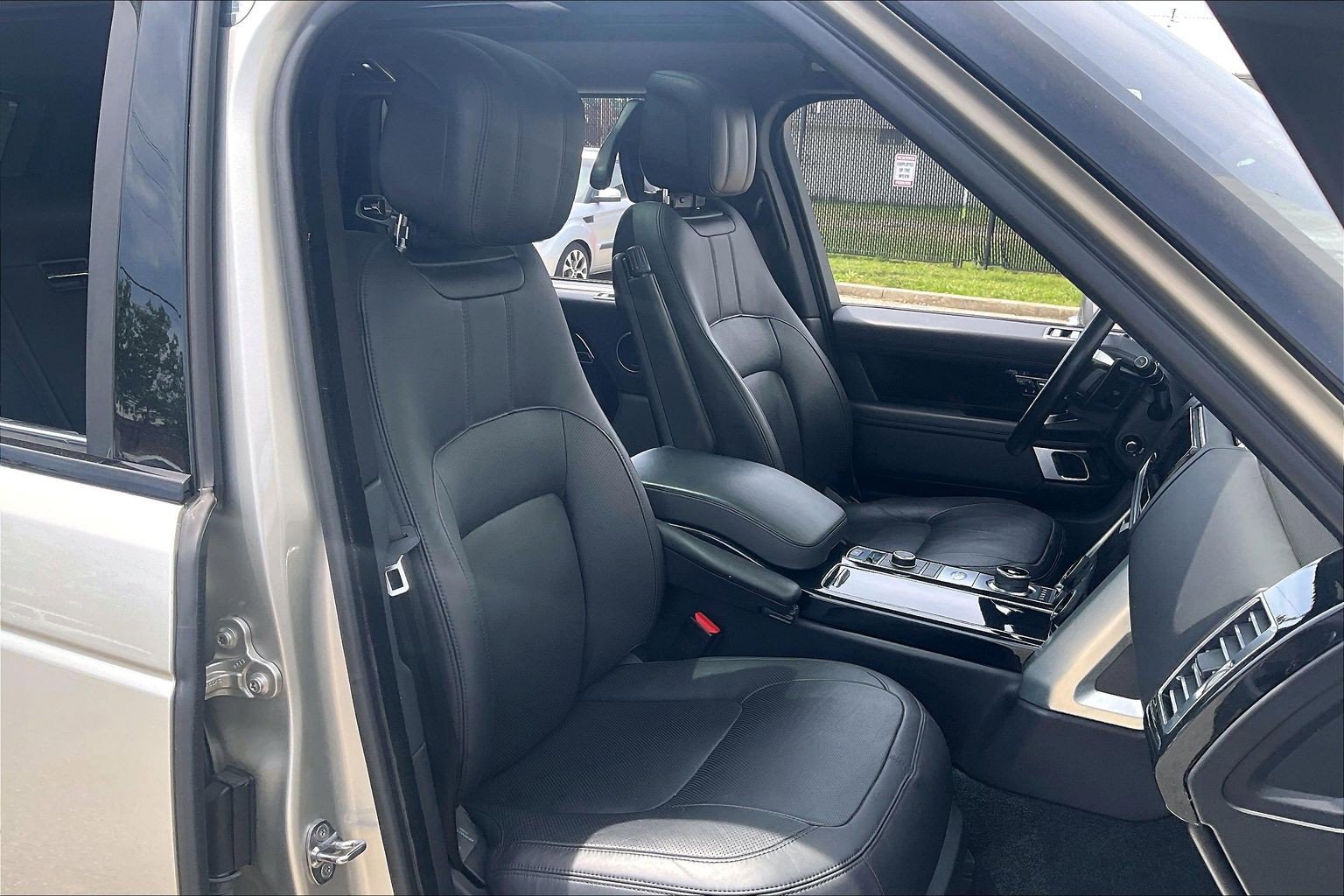 Used 2019 Land Rover Range Rover Long Wheelbase Supercharged AWD/4WD image 9