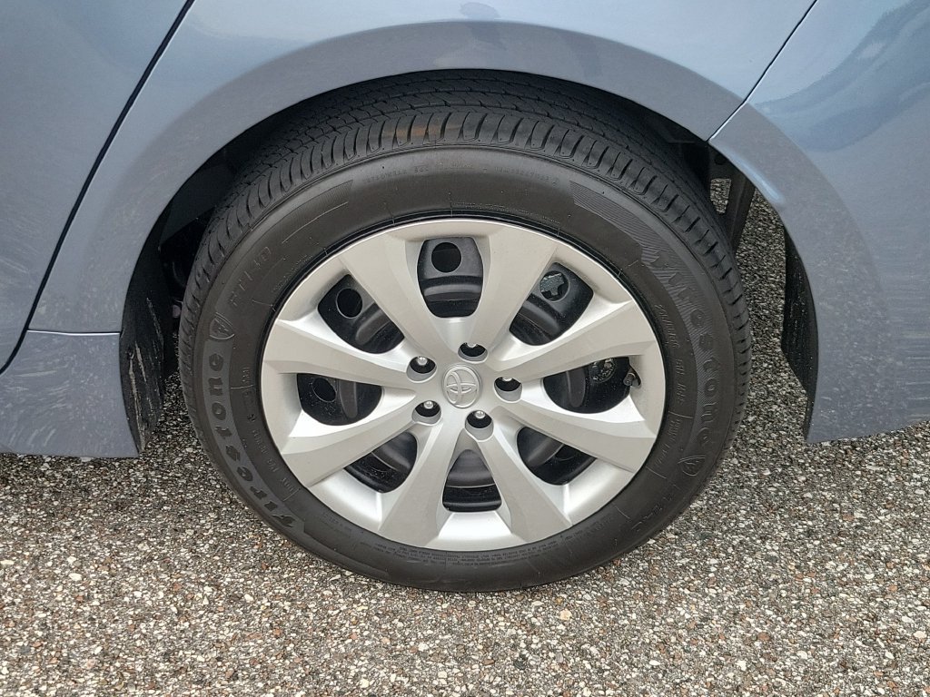 Used 2026 Toyota Corolla LE FWD image 5