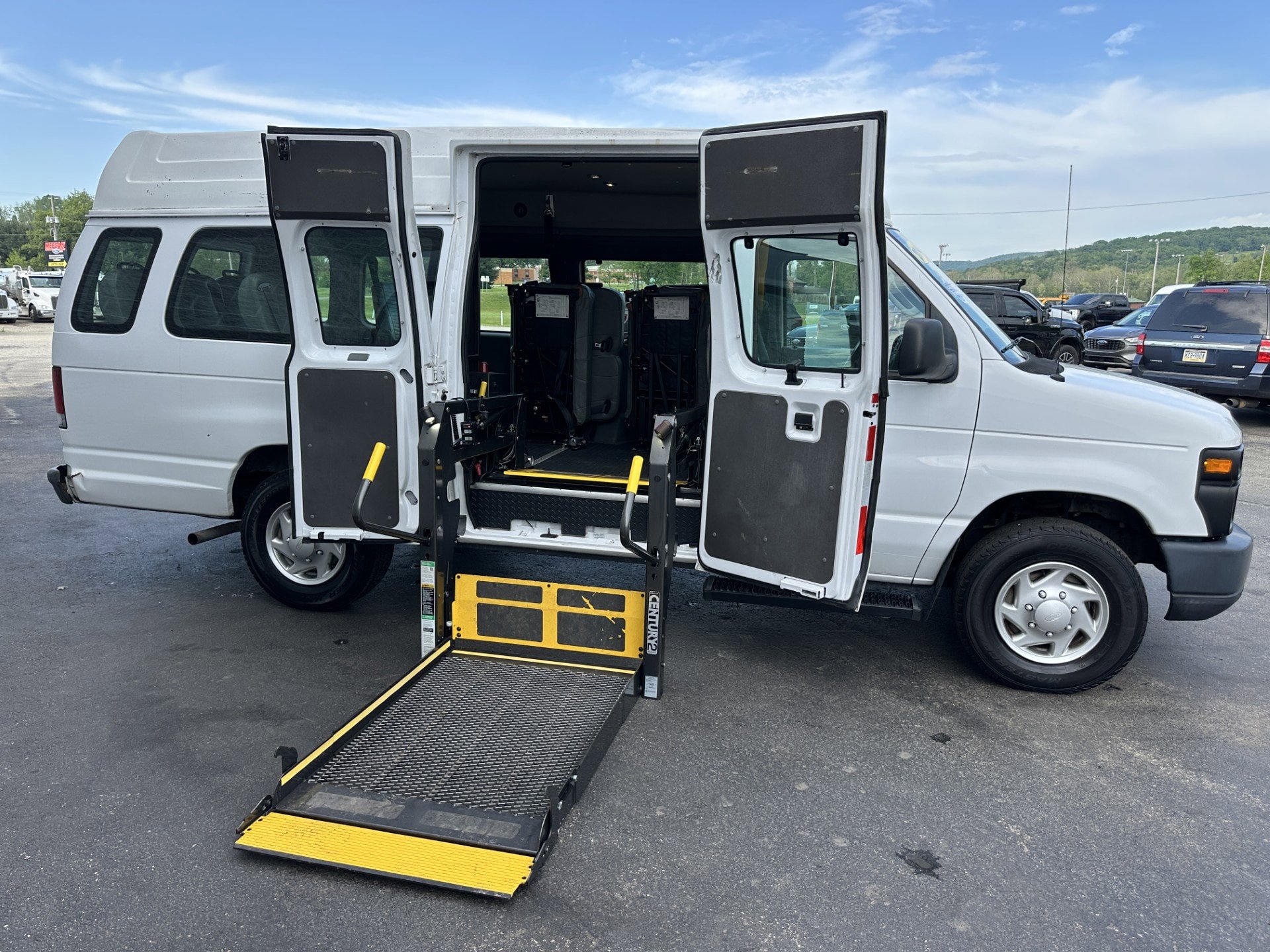 Used 2014 Ford E-250 and Econoline 250 Extended w/ Power Group RWD image 3