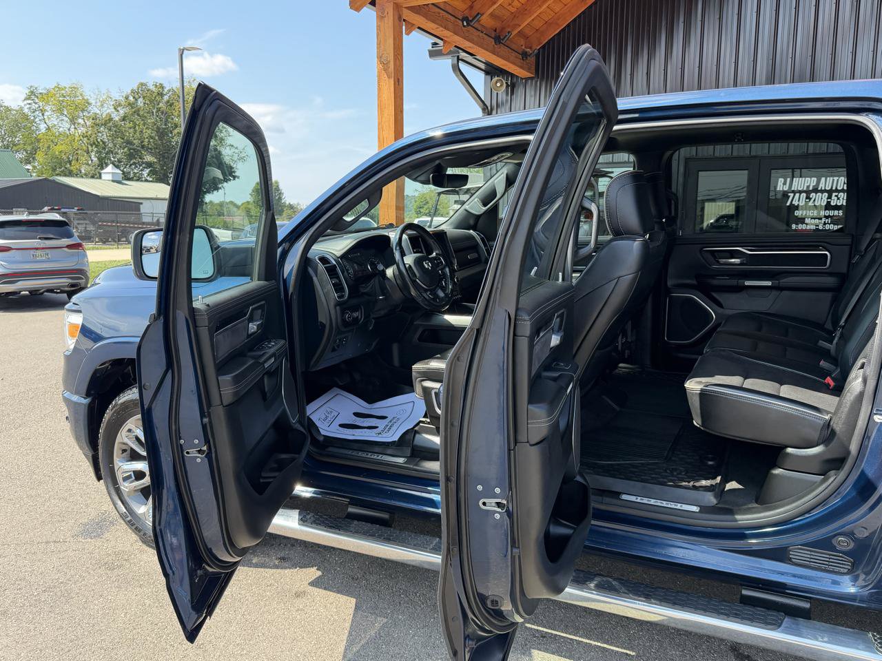 Used 2022 RAM 1500 Laramie w/ Sport Appearance Package AWD/4WD image 7