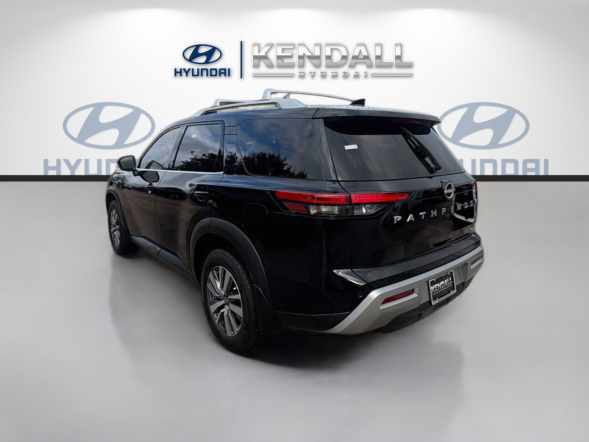 Used 2024 Nissan Pathfinder SL FWD image 5
