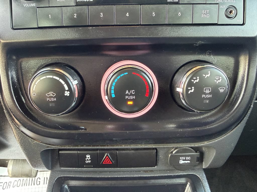 Used 2016 Jeep Patriot Sport w/ Power Value Group AWD/4WD image 4