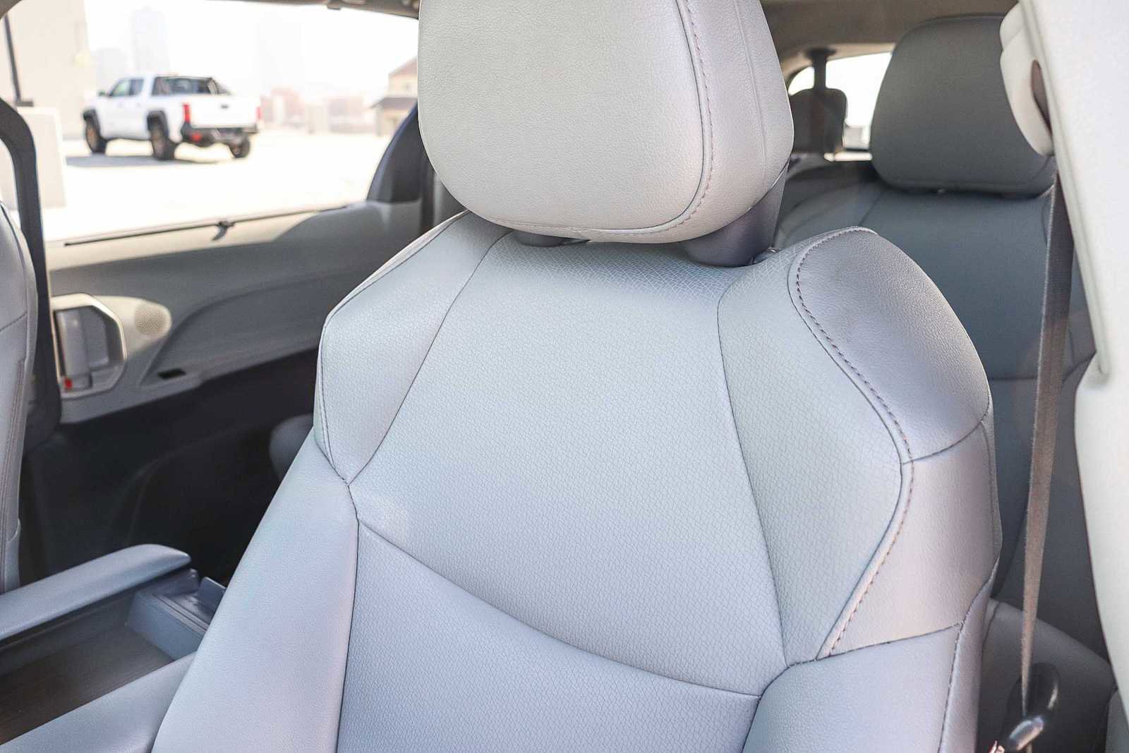 Used 2022 Toyota Sienna XLE image 36