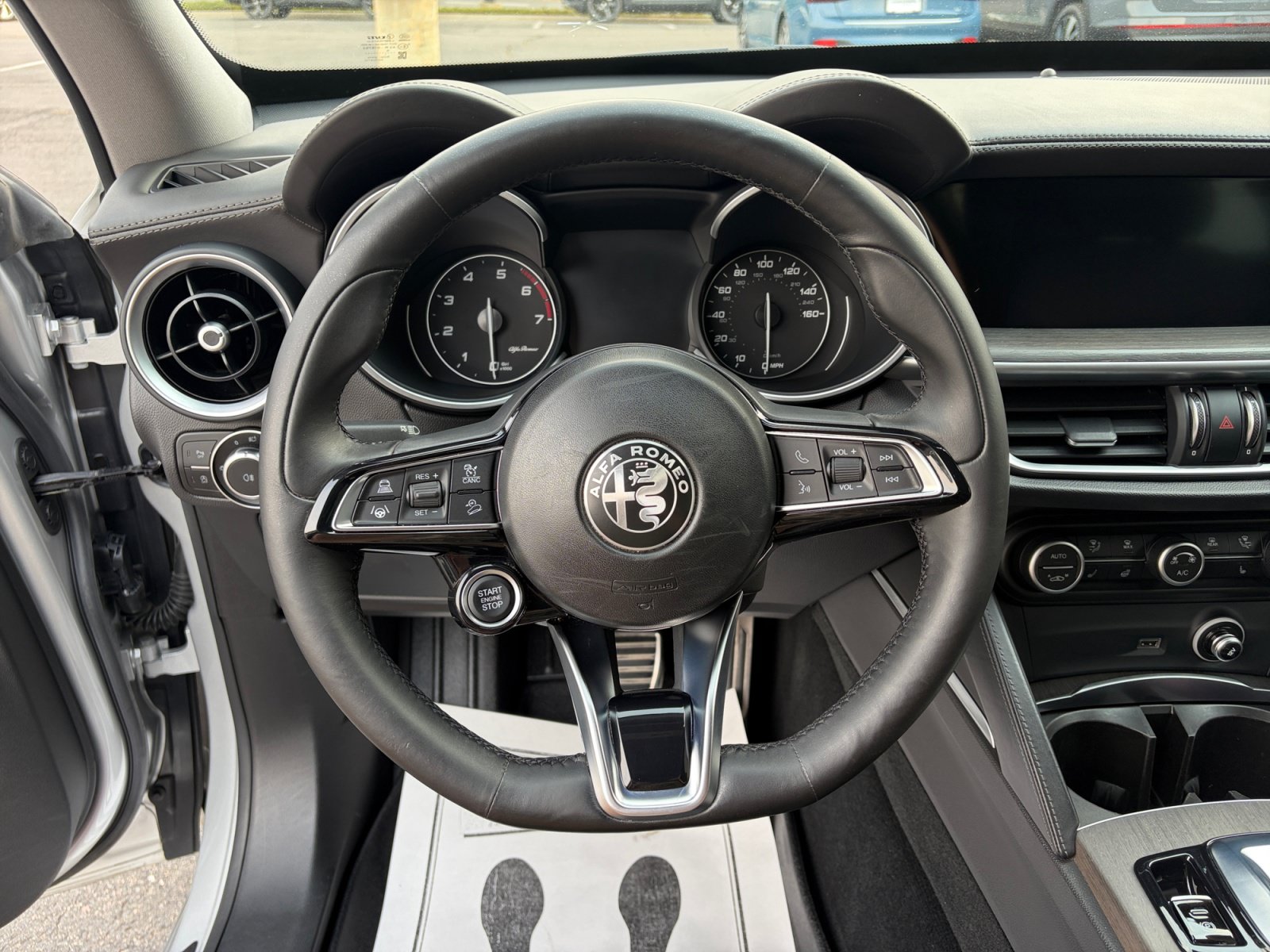 Used 2020 Alfa Romeo Stelvio Ti Lusso AWD/4WD image 9