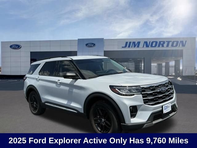 Used 2025 Ford Explorer Active w/ Active Comfort Package RWD image 1