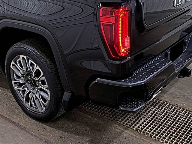 Used 2025 GMC Sierra 1500 Denali Ultimate image 14