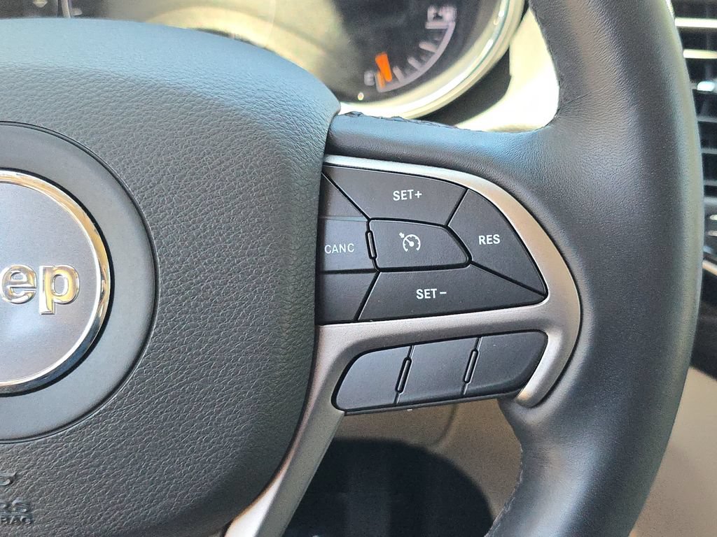 Used 2022 Jeep Grand Cherokee Laredo E w/ Security & Convenience Group AWD/4WD image 24