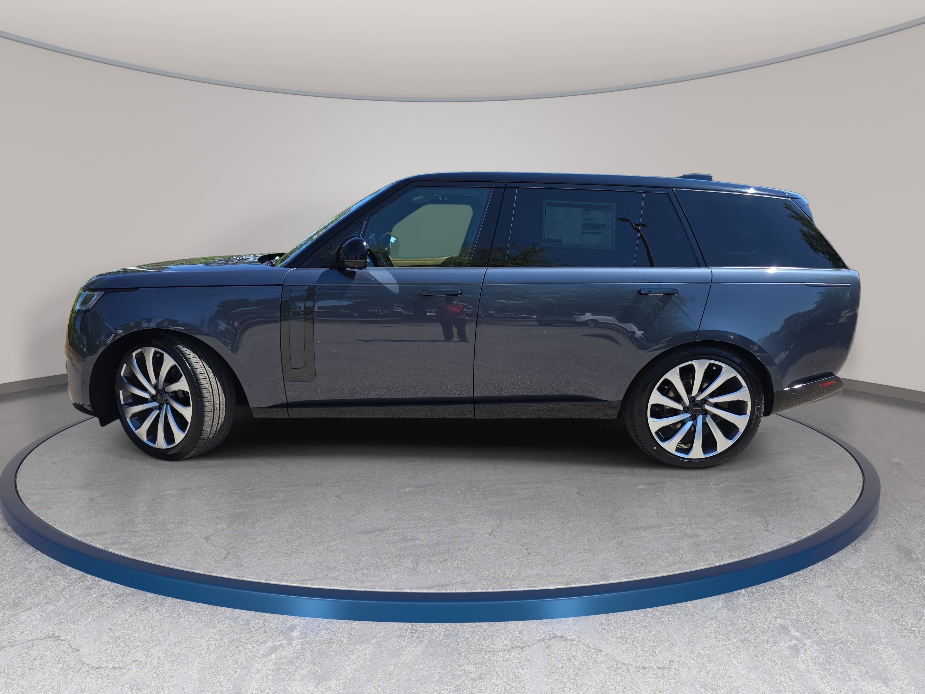 New 2026 Land Rover Range Rover Long Wheelbase SE AWD/4WD image 8