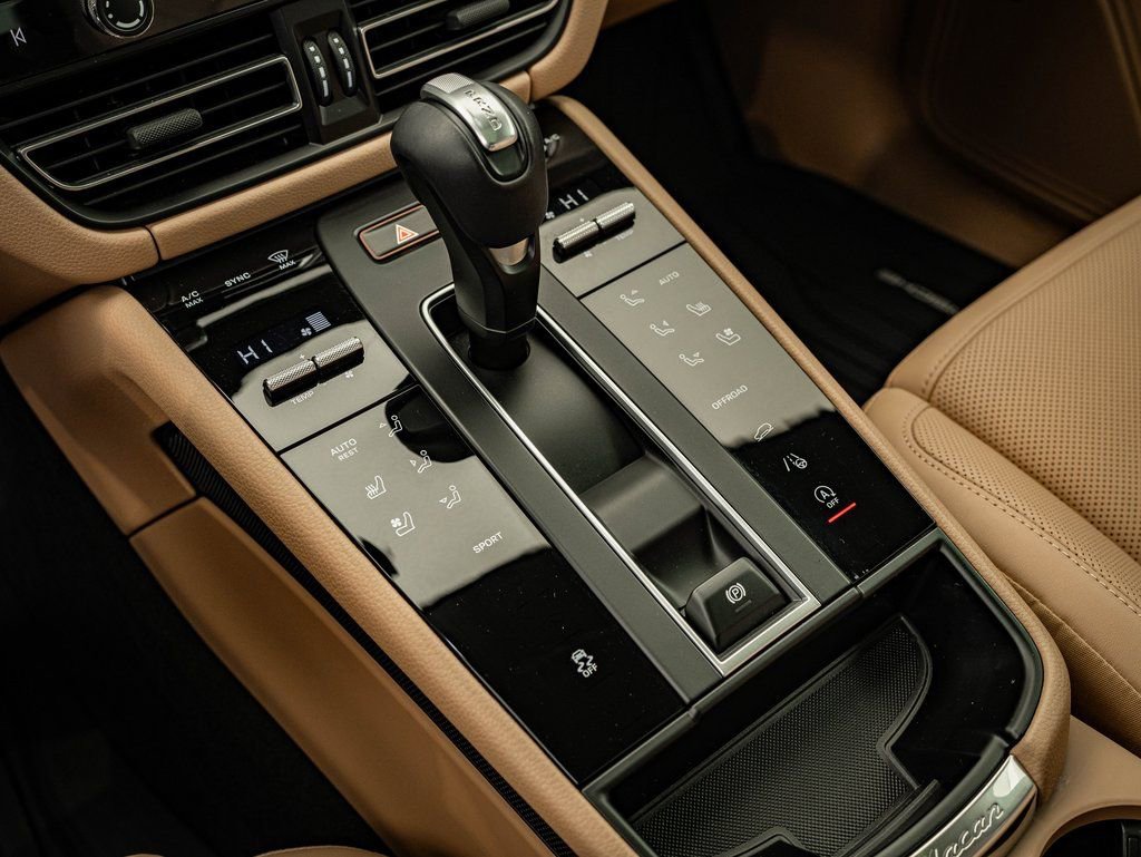 Certified 2025 Porsche Macan image 42