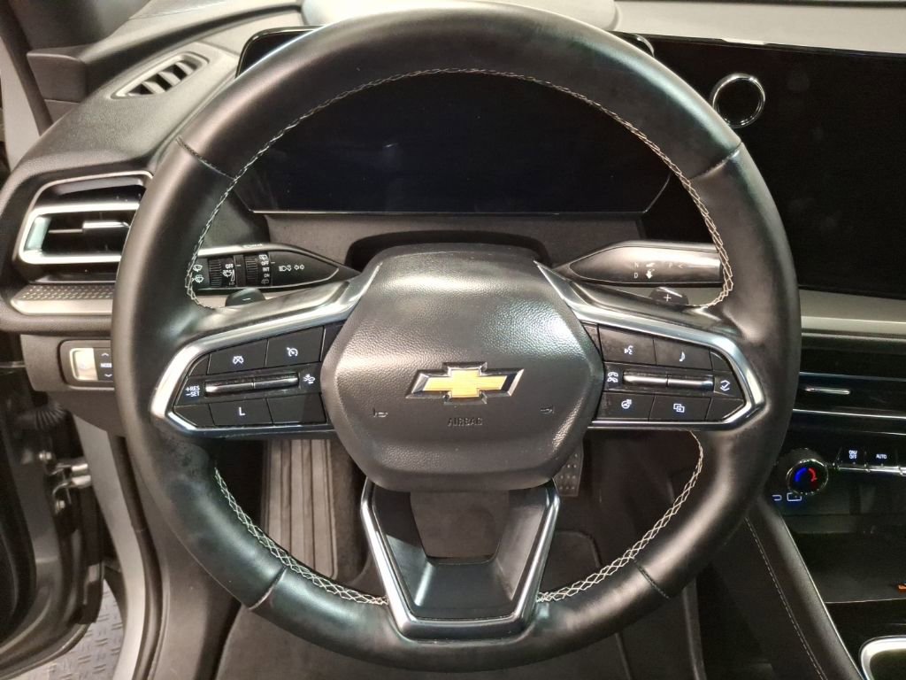 Used 2025 Chevrolet Traverse LT image 20