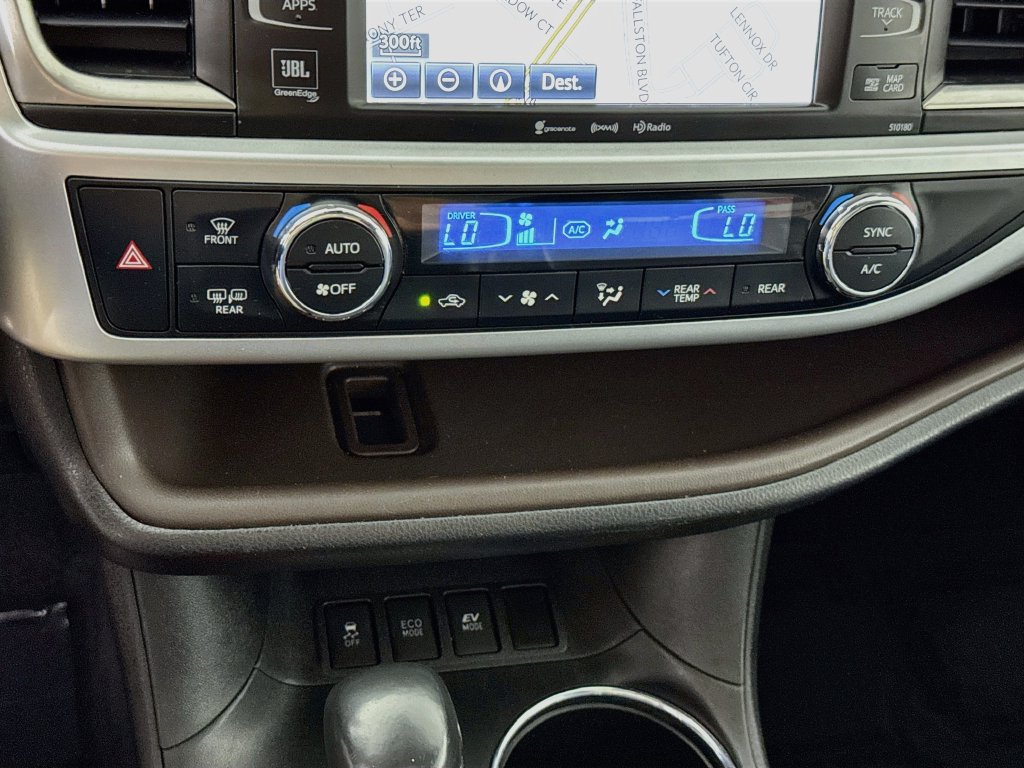 Used 2017 Toyota Highlander Limited Platinum AWD/4WD image 7