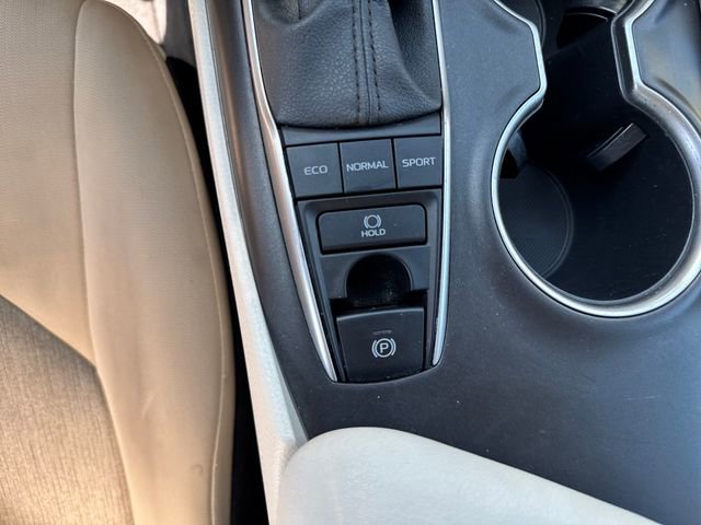 Used 2022 Toyota Camry LE AWD/4WD image 32