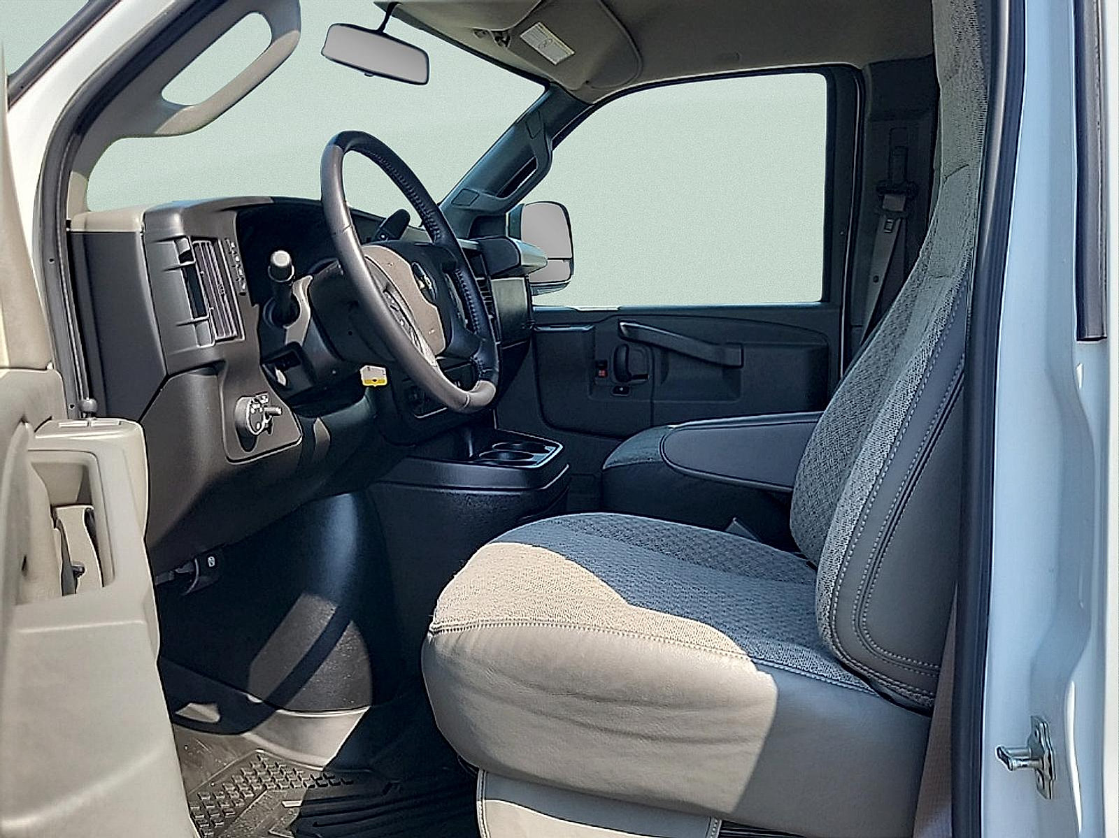 Used 2023 Chevrolet Express 3500 w/ Driver Convenience Package RWD image 13