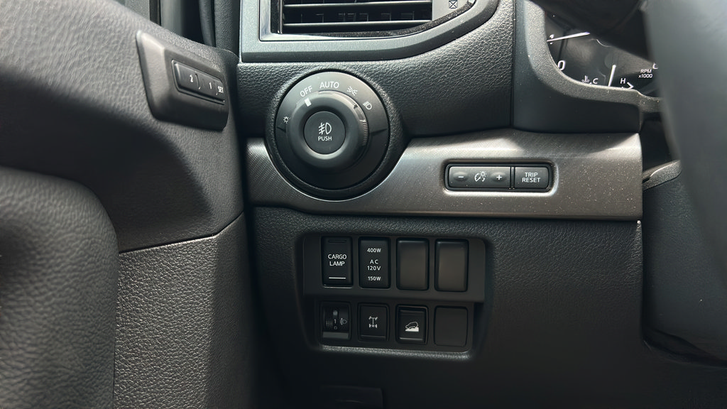 Used 2024 Nissan Titan PRO-4X w/ Pro-4x Convenience Package AWD/4WD image 32