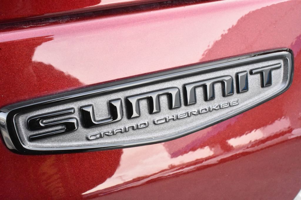 Used 2025 Jeep Grand Cherokee Summit w/ Adv Protech Group IV image 11