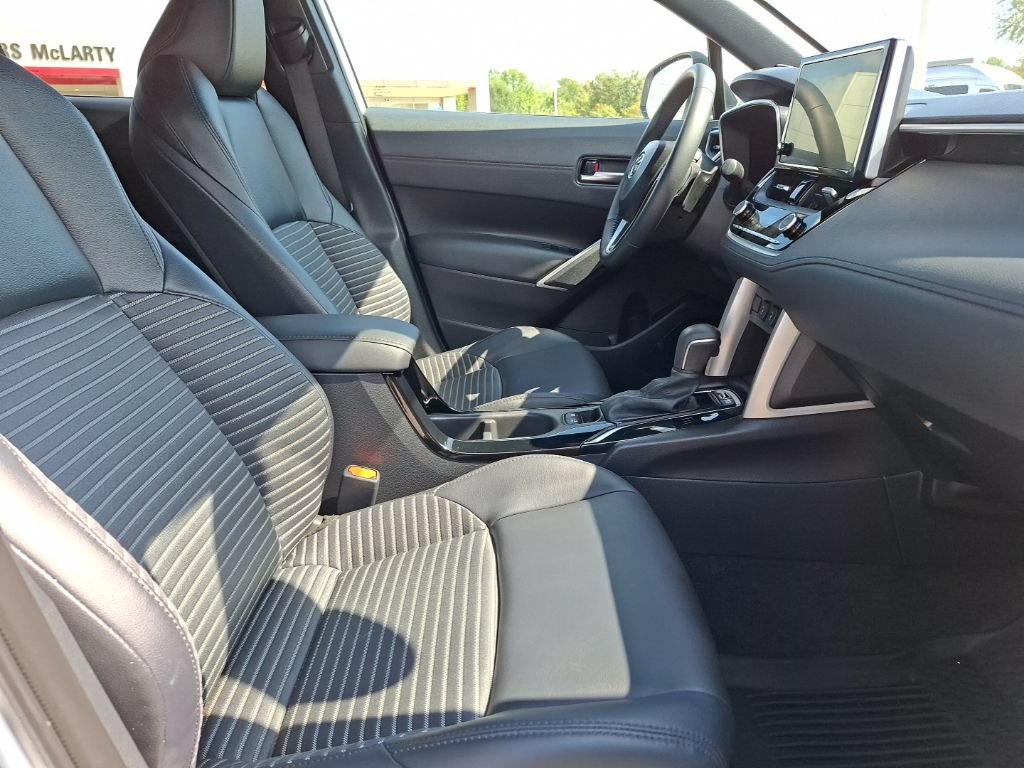 Used 2024 Toyota Corolla Cross AWD Hybrid w/ Convenience Package image 31