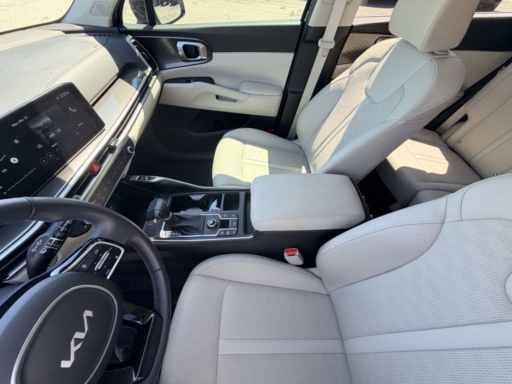 Certified 2025 Kia Sorento S w/ Panoramic Sunroof Package image 22