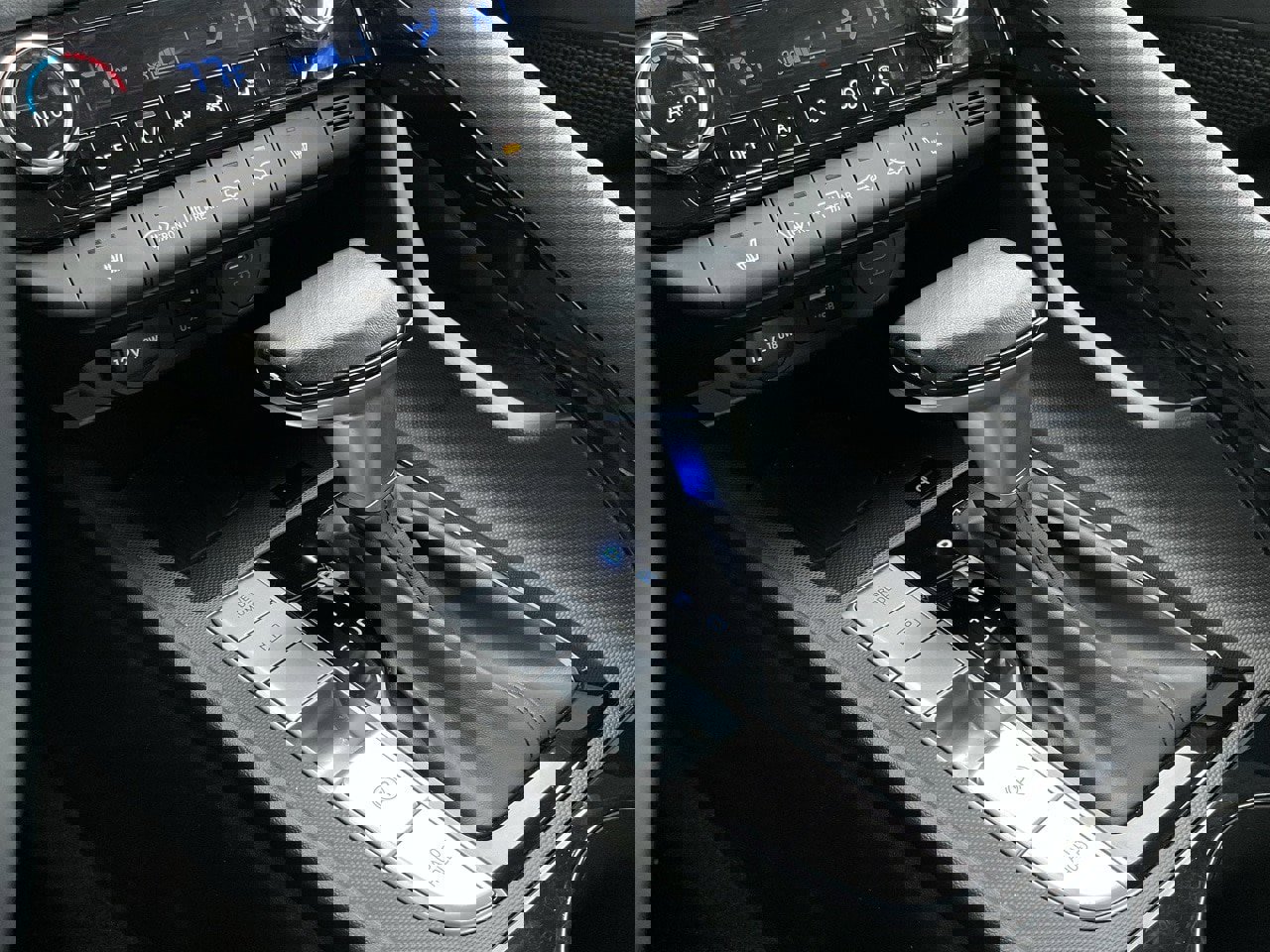 Used 2025 Hyundai Elantra SEL image 34