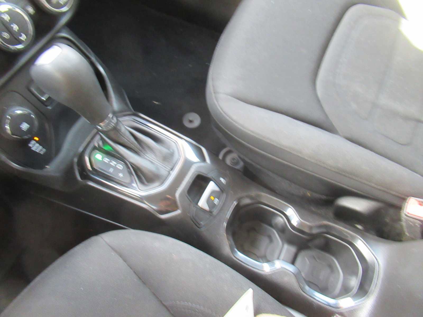 Used 2016 Jeep Renegade Latitude image 34